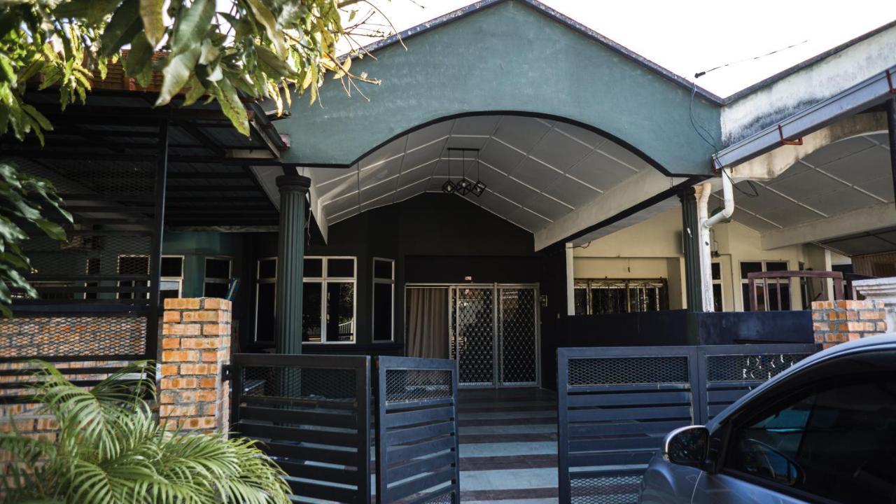 NikQi's Homestay Temerloh Buitenkant foto